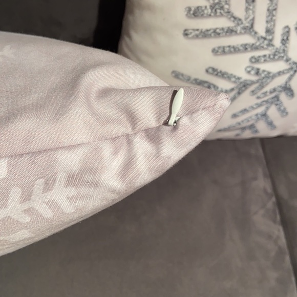 Set of 2 snowflake holiday pillows 15” x 15” - Picture 3 of 5